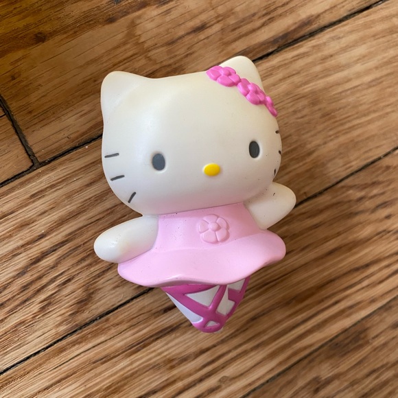 Spinning Hello Kitty Figure - Picture 3 of 7